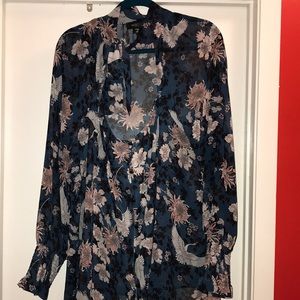 Really Cute Tie Neck Top!😍